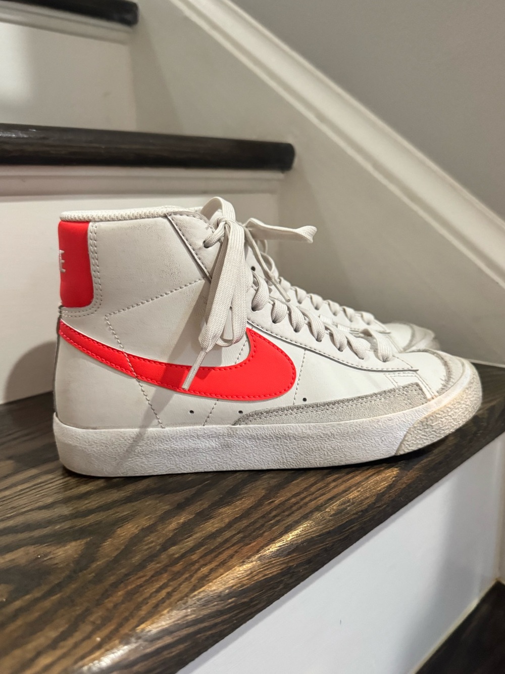 Nike Youth Blazer Mid White High Top Leather Shoe Size 4 Y DJ4624-100